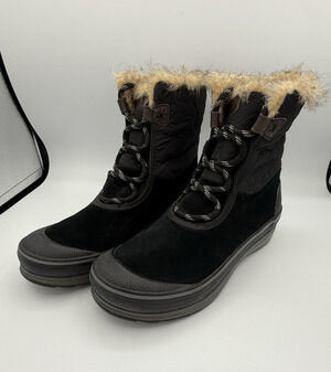 Clarks winter boots Muckers Mist Snow womens size 8 quilted black fabric suede